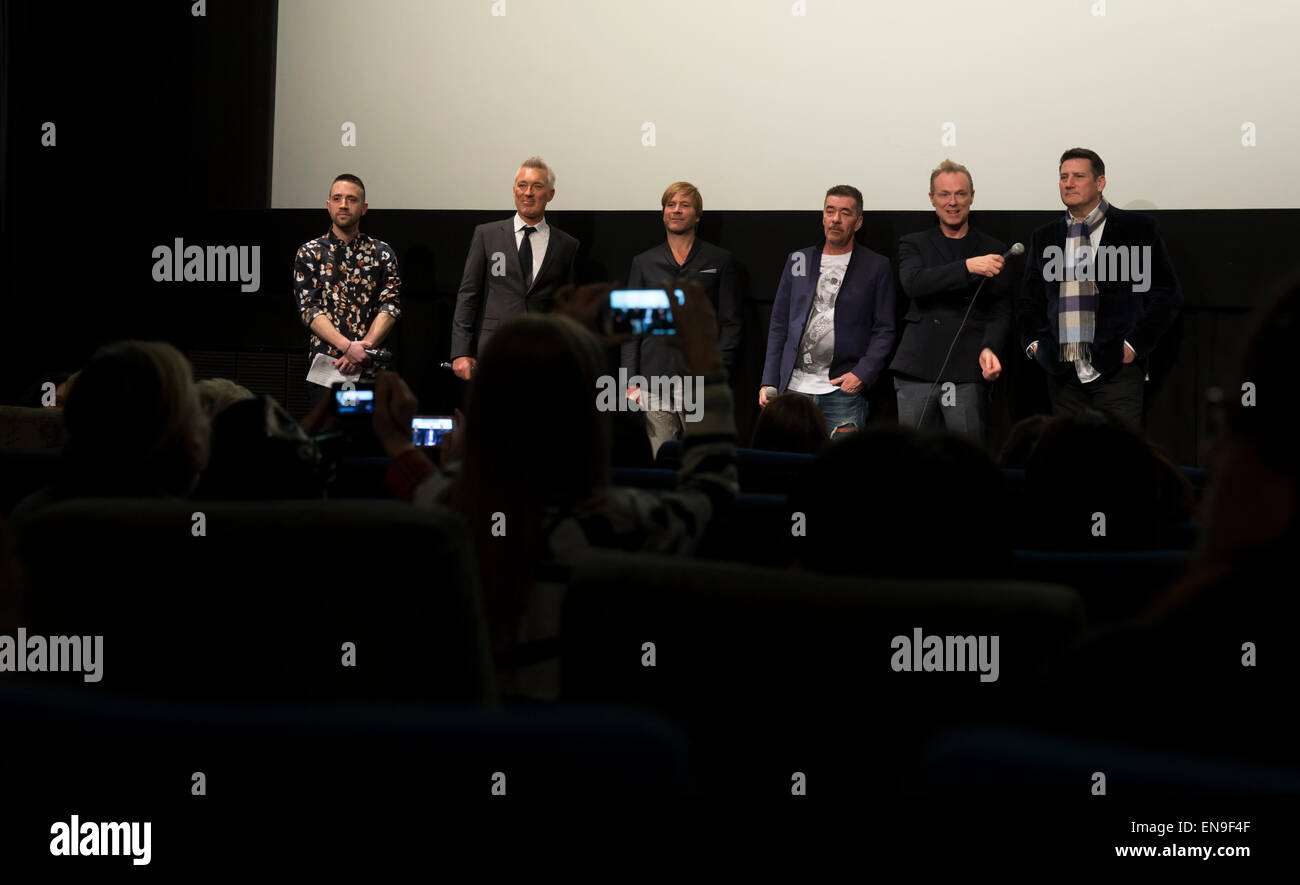 New York, NY - Aprile 29, 2015: Spandau Ballet band: Martin Kemp, Steve Norman, John Keeble, Gary Kemp, Tony Hadley frequentare lo screening di anima i ragazzi di tutto il mondo occidentale a film indipendente Center di Manhattan Foto Stock