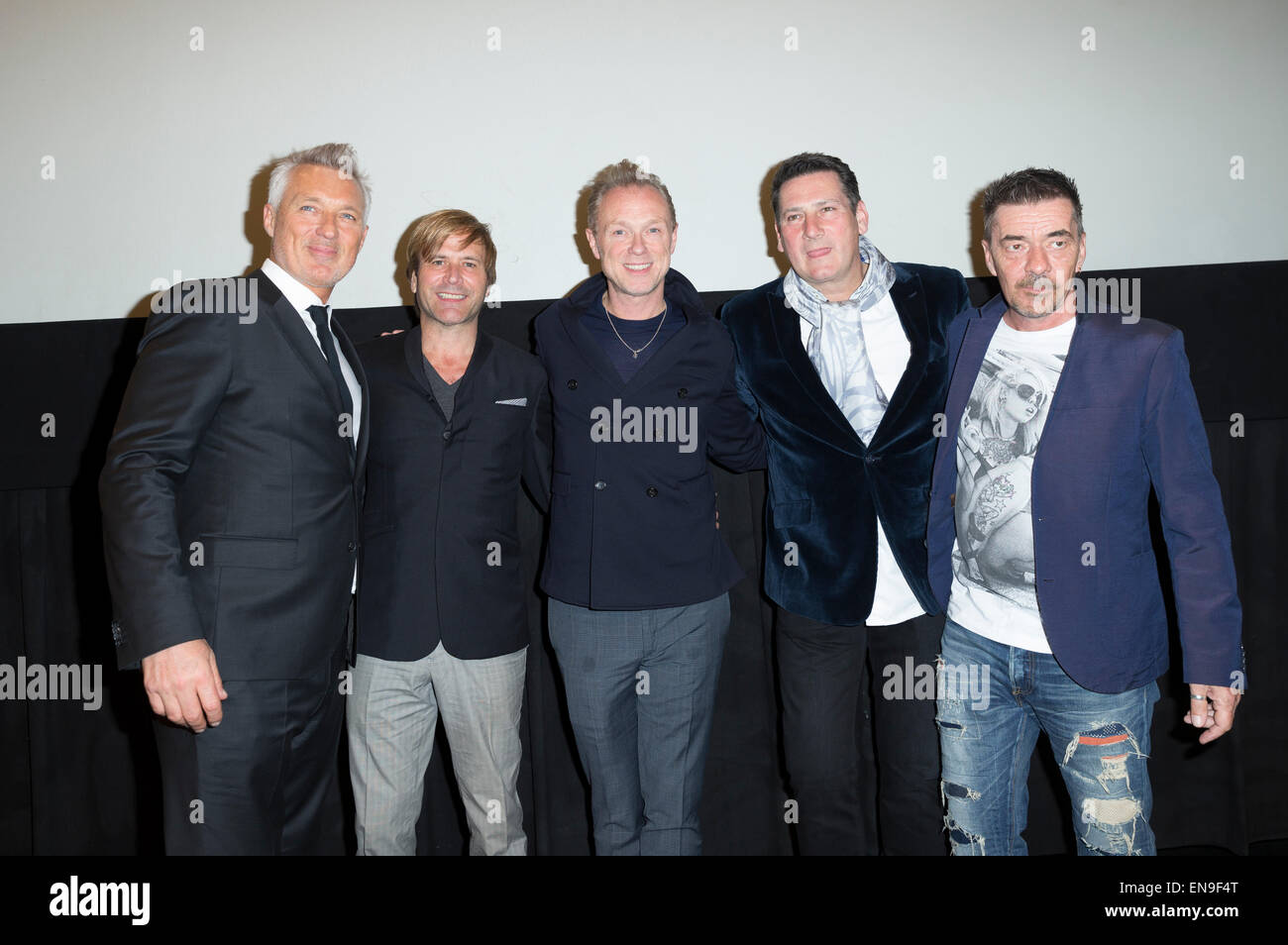 New York, NY - Aprile 29, 2015: Spandau Ballet band: Martin Kemp, Steve Norman, Gary Kemp, Tony Hadley, John Keeble frequentare lo screening di anima i ragazzi di tutto il mondo occidentale a film indipendente Center di Manhattan Foto Stock