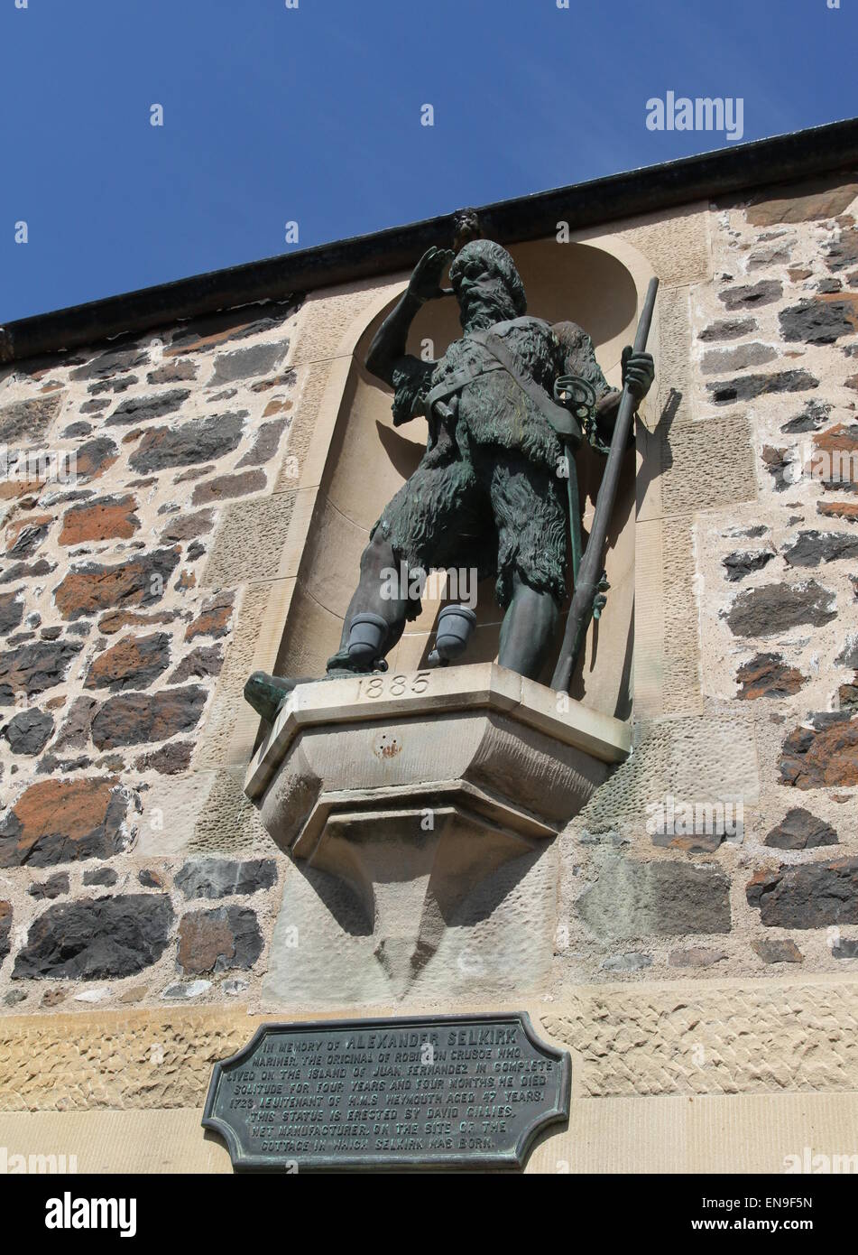 Dimensioni di vita statua in bronzo di Alexander Selkirk lower largo fife scozia aprile 2015 Foto Stock