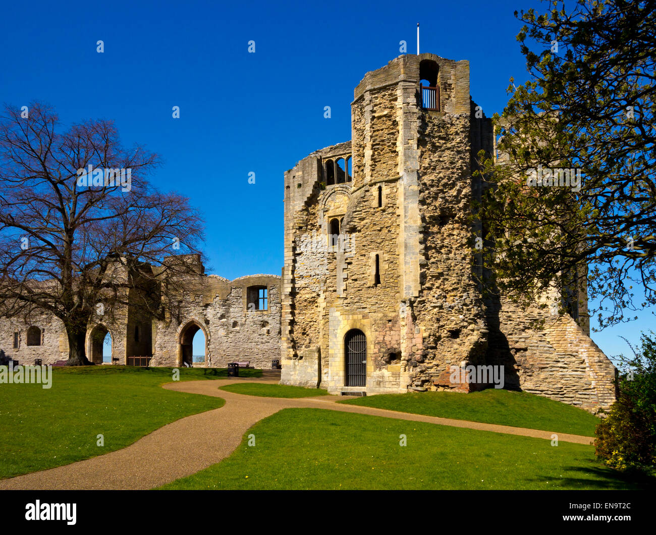 Le rovine del castello di Newark in Newark on Trent NOTTINGHAMSHIRE REGNO UNITO Inghilterra costruita a metà del XII secolo e restaurato nel XIX secolo Foto Stock