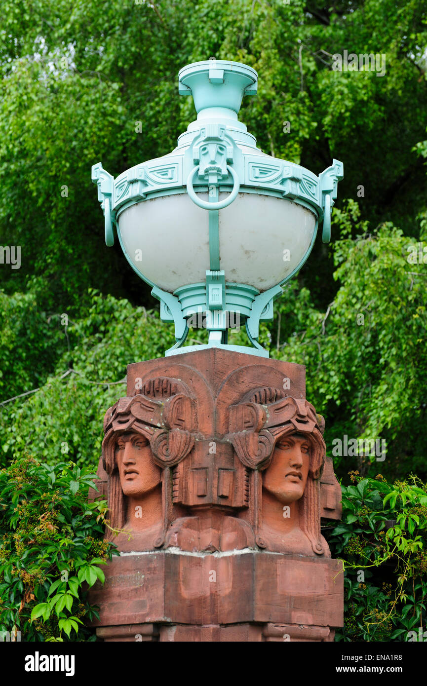 Art nouveau sulla lampada Friechrich Square, Mannheim, Baden-Württemberg, Germania Foto Stock