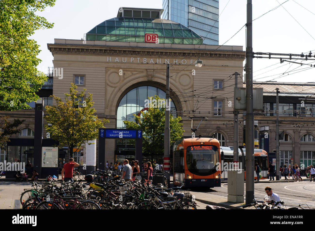 Hauptbahnhof, Mannheim, Baden-Württemberg, Deutschland | stazione ferroviaria principale, Mannheim, Baden-Württemberg, Germania Foto Stock