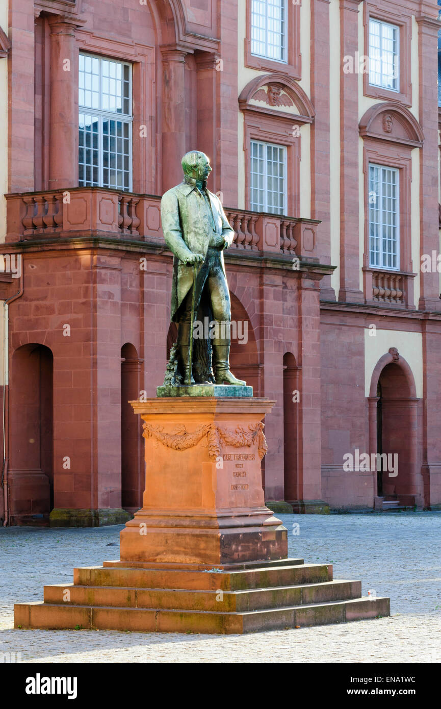 Memorial Karl Friedrich von Baden, palace, Mannheim, Baden-Württemberg, Germania Foto Stock
