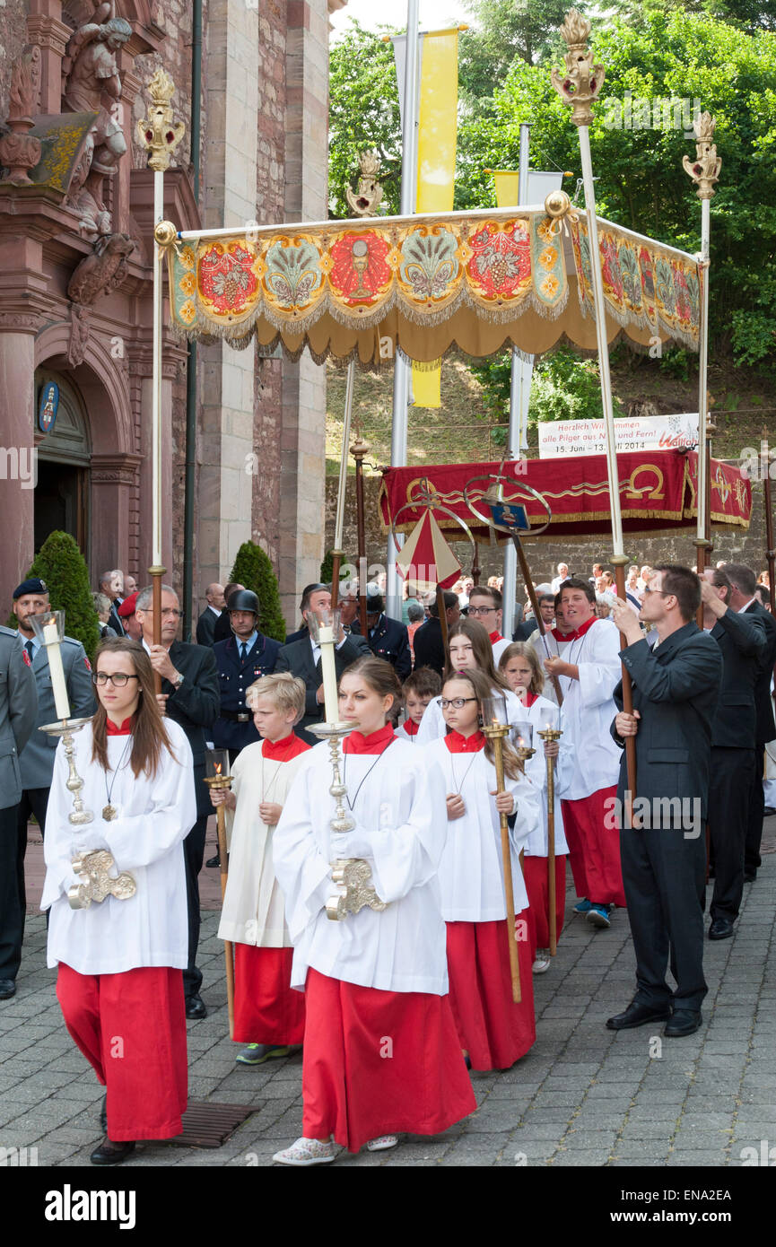 Processione del Corpus Domini, pellegrinaggio Basilica di San Giorgio, Walldürn, Odenwald, Baden-Württemberg, Germania Foto Stock