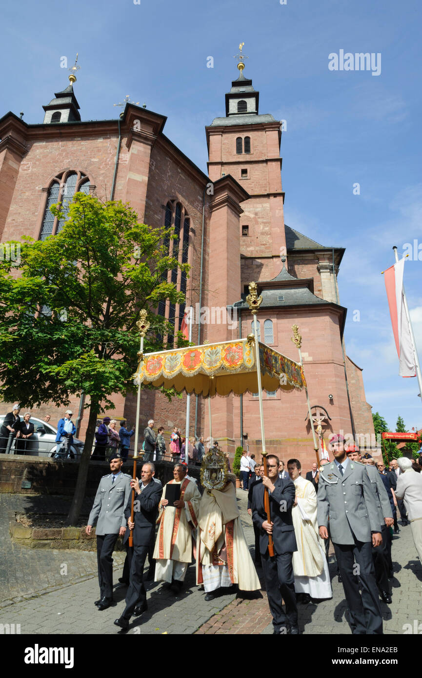 Processione del Corpus Domini, pellegrinaggio Basilica di San Giorgio, Walldürn, Odenwald, Baden-Württemberg, Germania Foto Stock