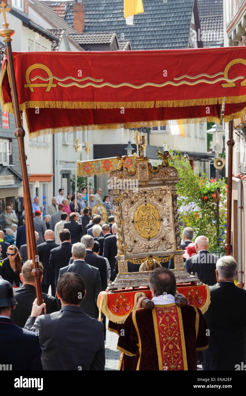 Processione del Corpus Domini, pellegrinaggio Basilica di San Giorgio, Walldürn, Odenwald, Baden-Württemberg, Germania Foto Stock
