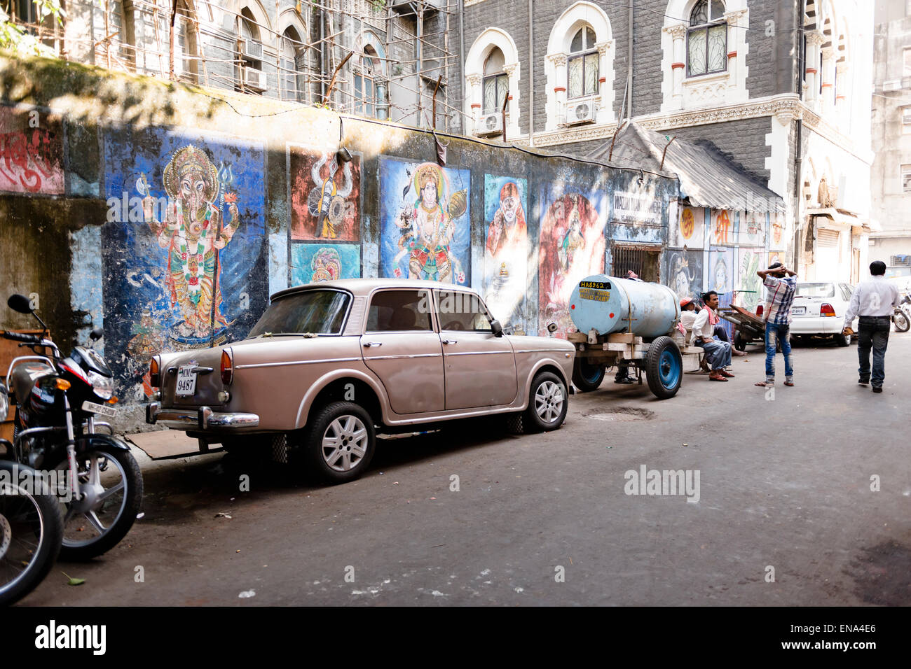 Murales in una strada sul retro in Mumbai. Foto Stock