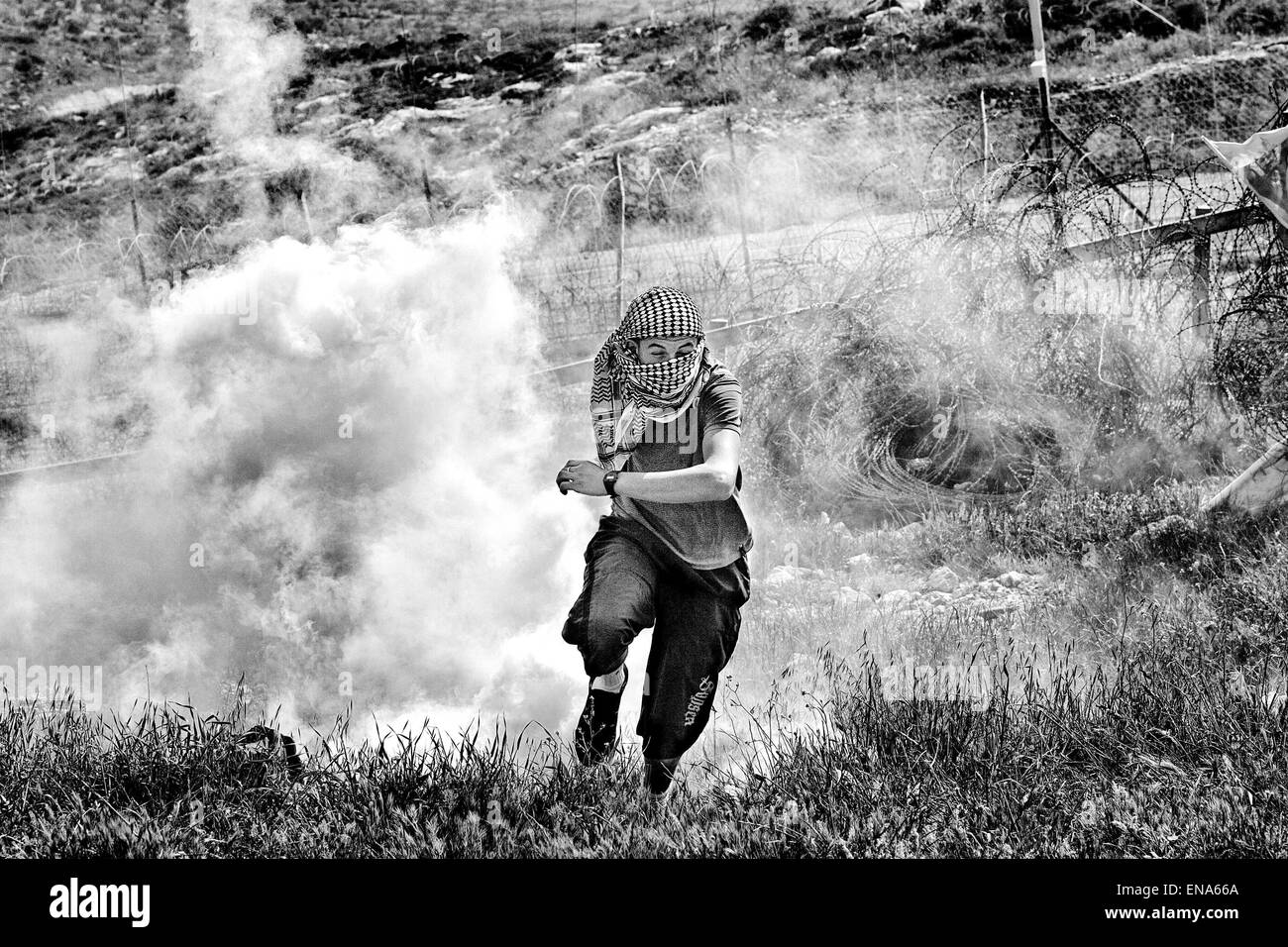 La Palestina. 1 Apr 2011. Un palestinese viene eseguito in entrata dal fuoco israeliano. Bil'a. Aprile 1, 2011. In Cisgiordania, la Palestina. © Gabriel Romero/ZUMA filo/Alamy Live News Foto Stock