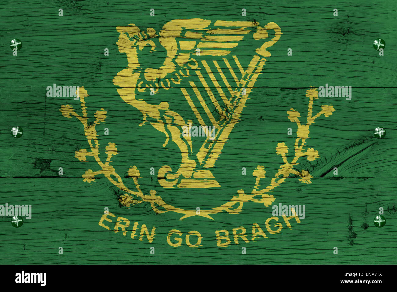 Erin Go Bragh, irlandese, Irlanda bandiera. La pittura è la colorata su legno del vecchio treno carrello. Fissaggio tramite viti o bulloni. Foto Stock