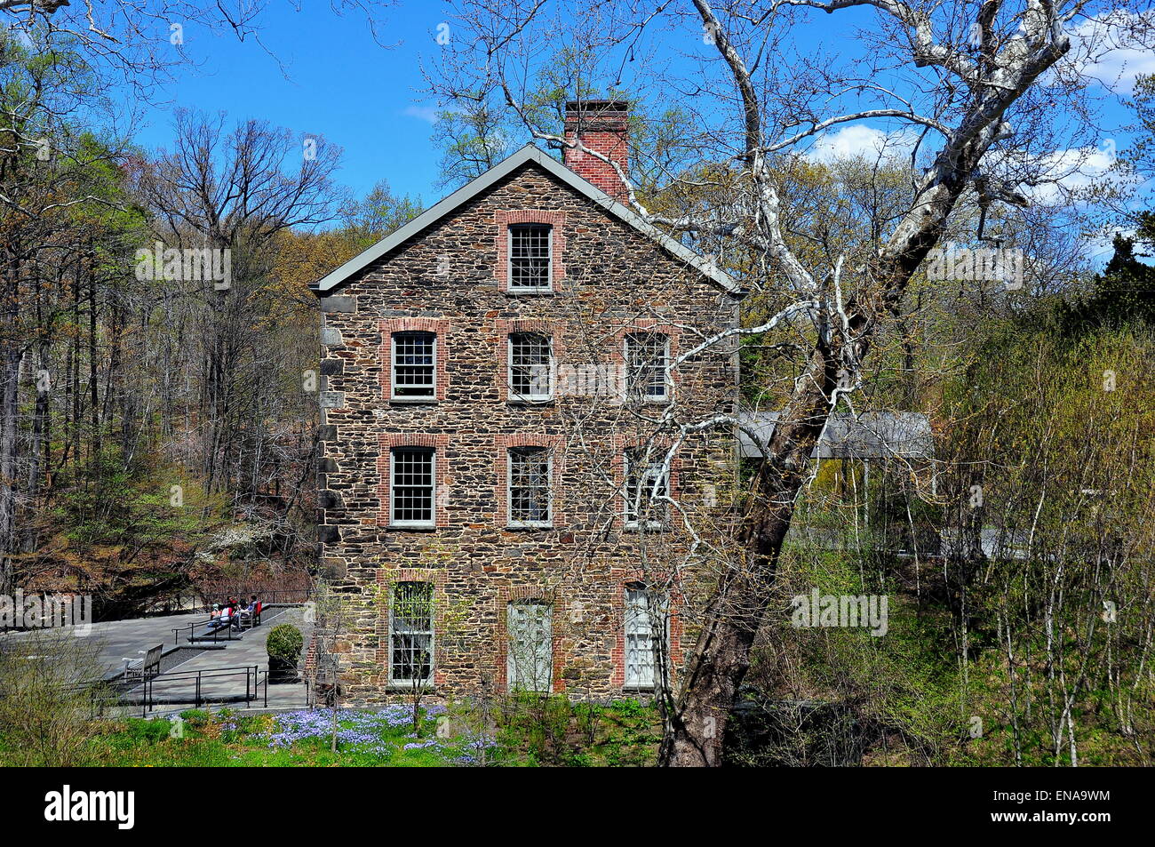 Bronx, New York: 1840 vecchio mulino in pietra sul fiume Bronx a New York al Giardino Botanico * Foto Stock