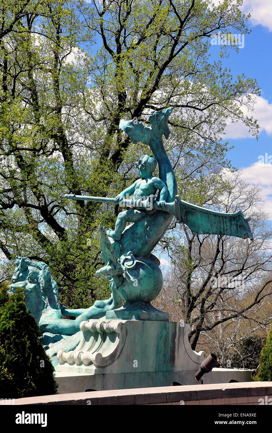 Bronx, New York: Beaux Arts fontana nella parte anteriore del LuEsther Mertz biblioteca di ricerca a New York al Giardino Botanico * Foto Stock