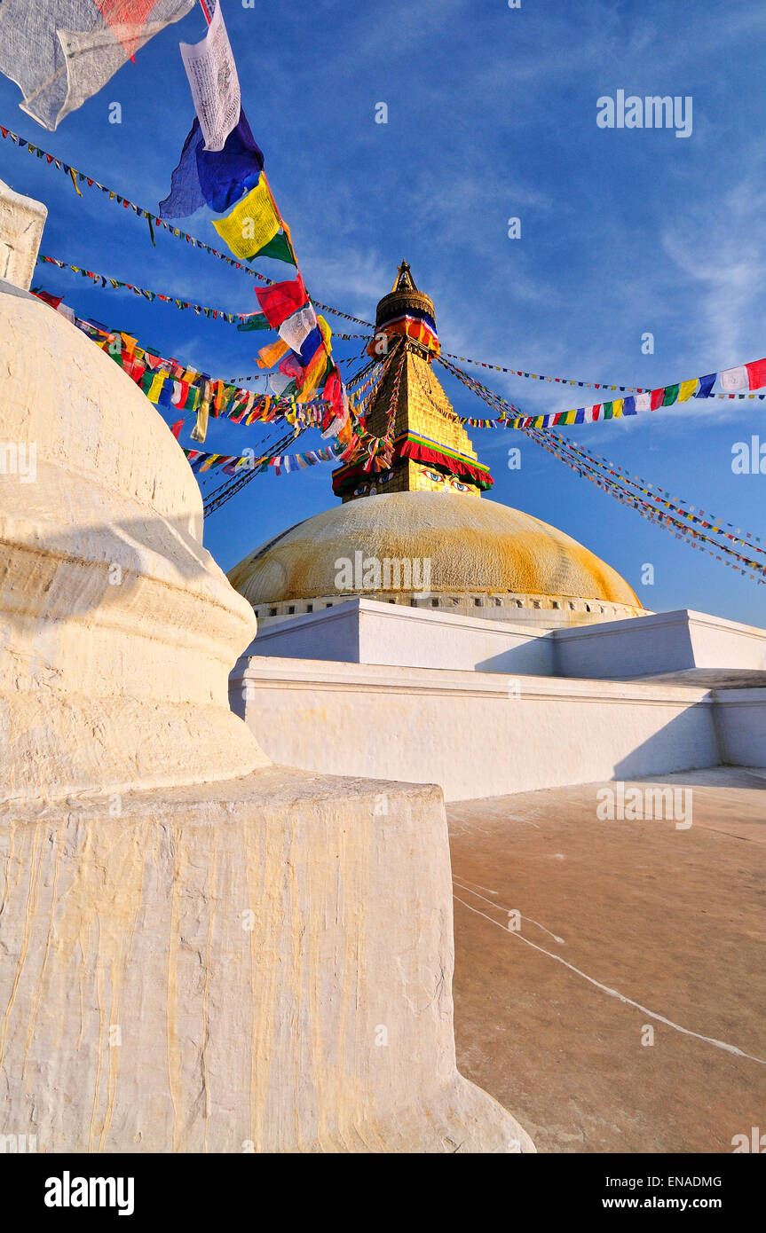Su ciascuno dei quattro lati della stupa principale ci sono un paio di grandi occhi. Questi occhi sono simboliche della grazia di Dio vede tutto perspectiv Foto Stock