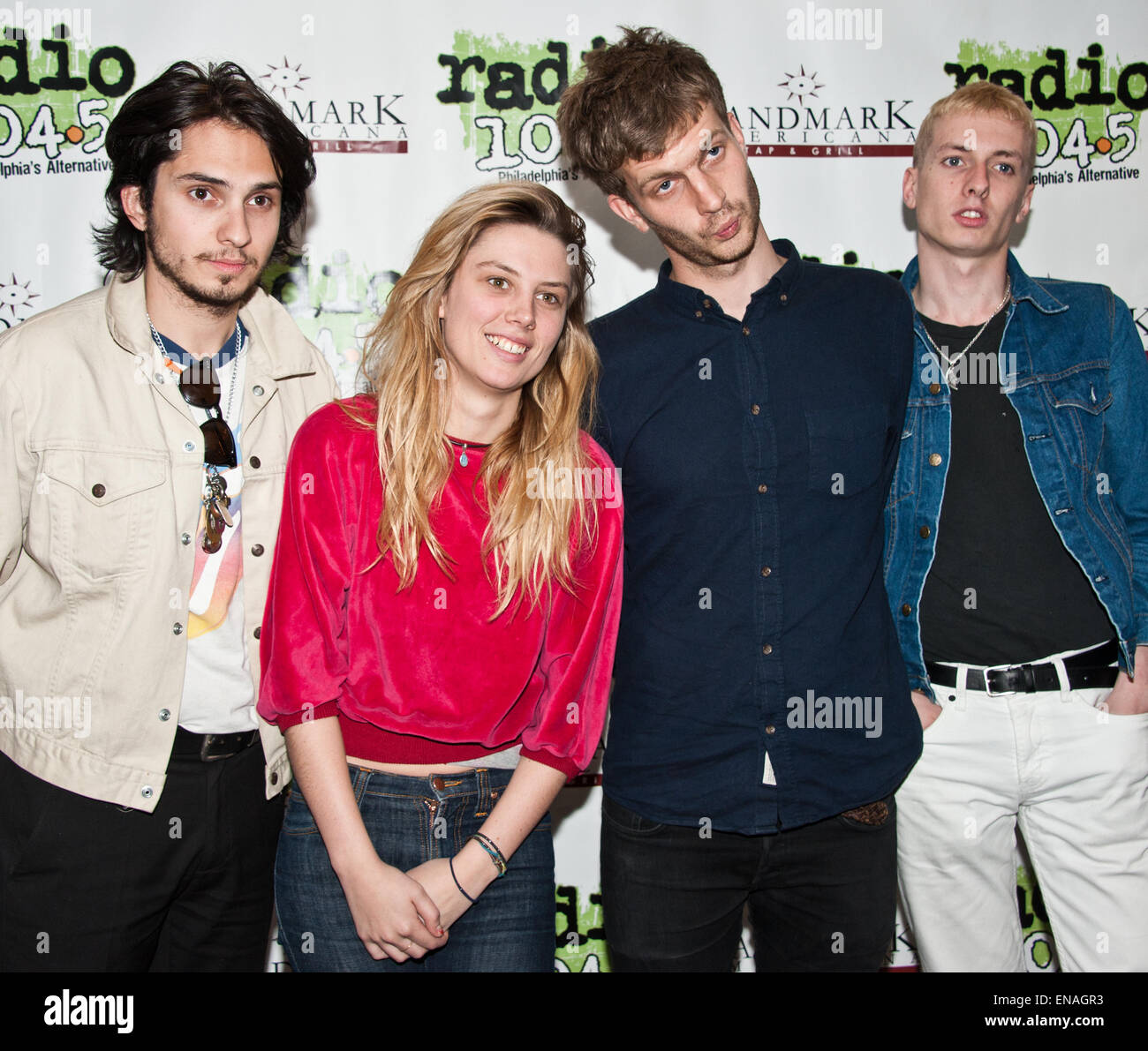 Bala Cynwyd, Pennsylvania, USA. Il 30 aprile, 2015. British band alternative rock Wolf Alice pongono a Radio 104.5's teatro delle prestazioni su Aprile 30, 2015 in Bala Cynwyd, Pennsylvania, Stati Uniti. Credito: Paolo Froggatt/Alamy Live News Foto Stock