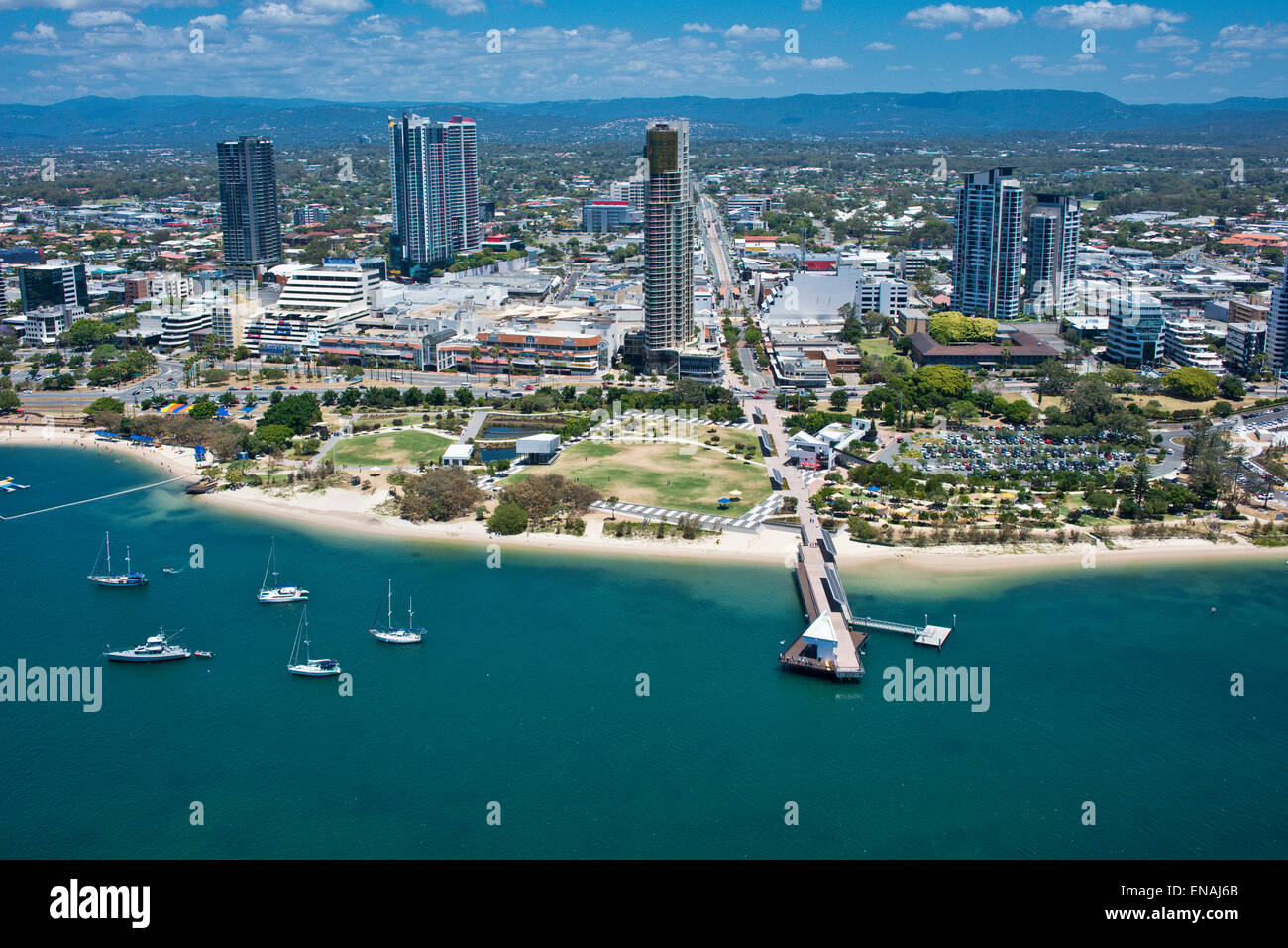 Southport Gold Coast di Queensland Australia vista aerea del parklands e CBD da Southport Broadwater guardando ad ovest. Foto Stock