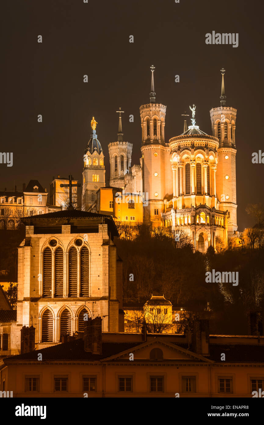 Basilica di Nostra Signora di Fourvière di notte, Lione, Rhône, Francia Foto Stock