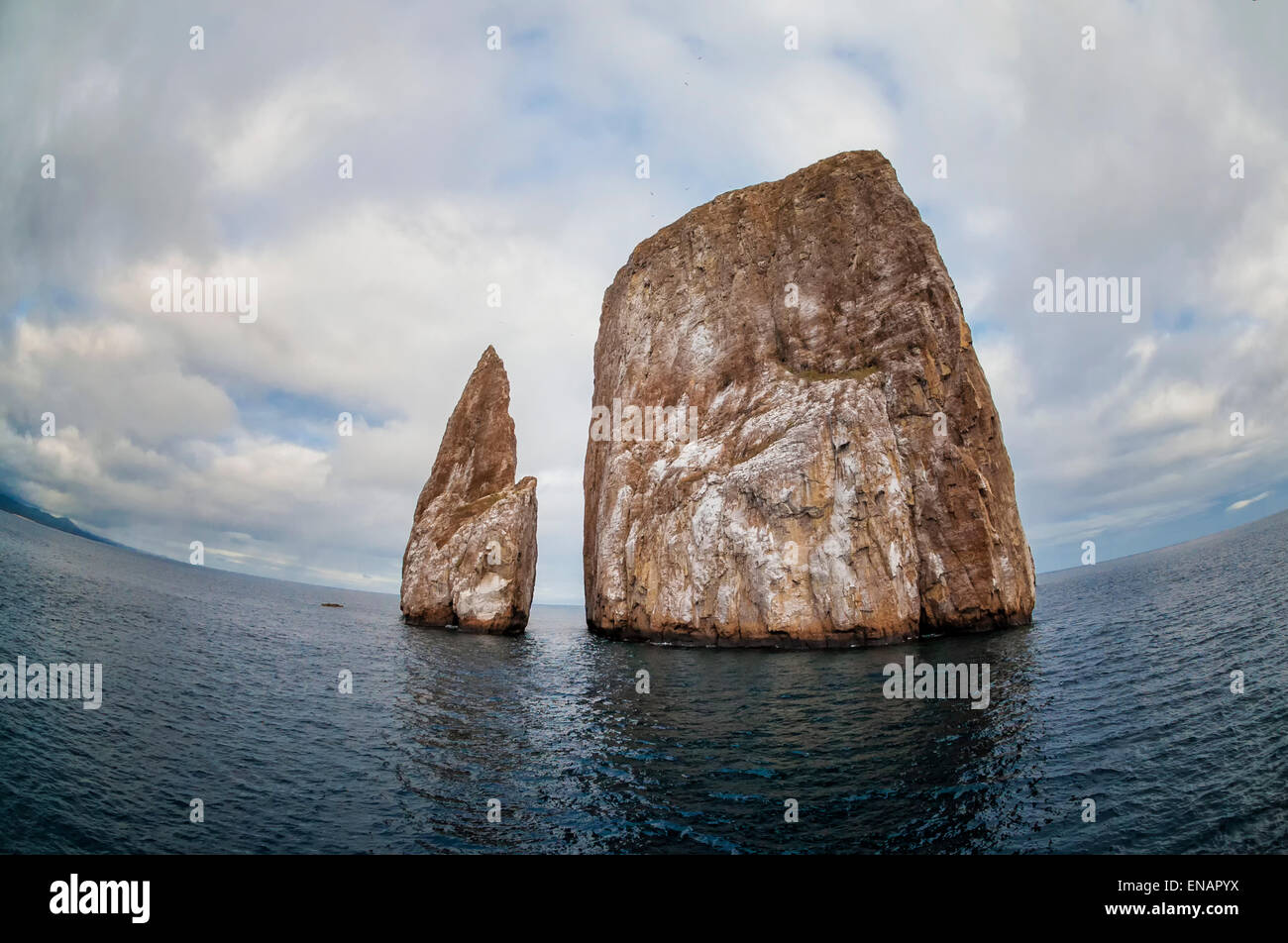 Kicker Rock o Roca Leon Dormido, San Cristobal Island, Galapagos, Ecuador, Patrimonio Mondiale dell Unesco Foto Stock