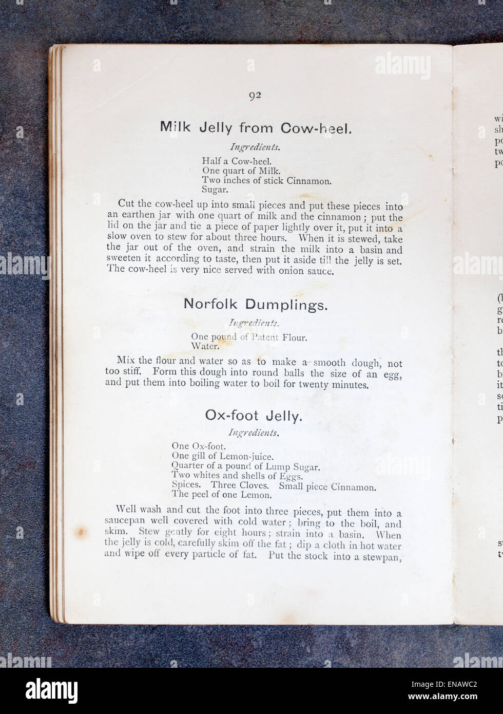 Gelatina di latte di mucca del tacco, gnocchi di Norfolk e Ox piedi gelatina Ricette da Vintage libro di cucina Foto Stock