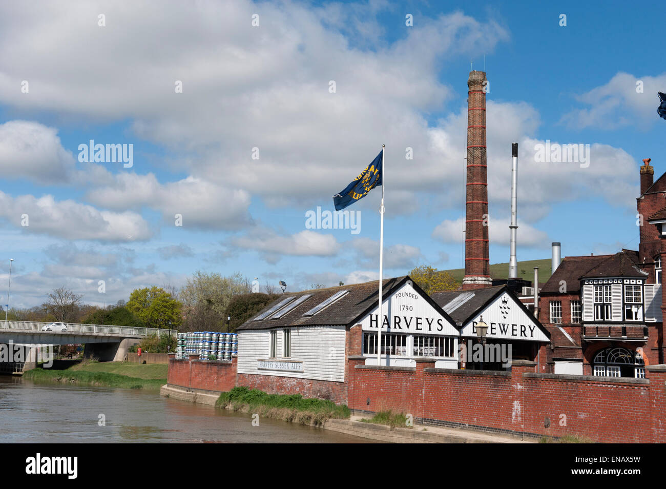 Birreria Harveys a fianco del fiume Ouse in Lewes, East Sussex, Regno Unito Foto Stock