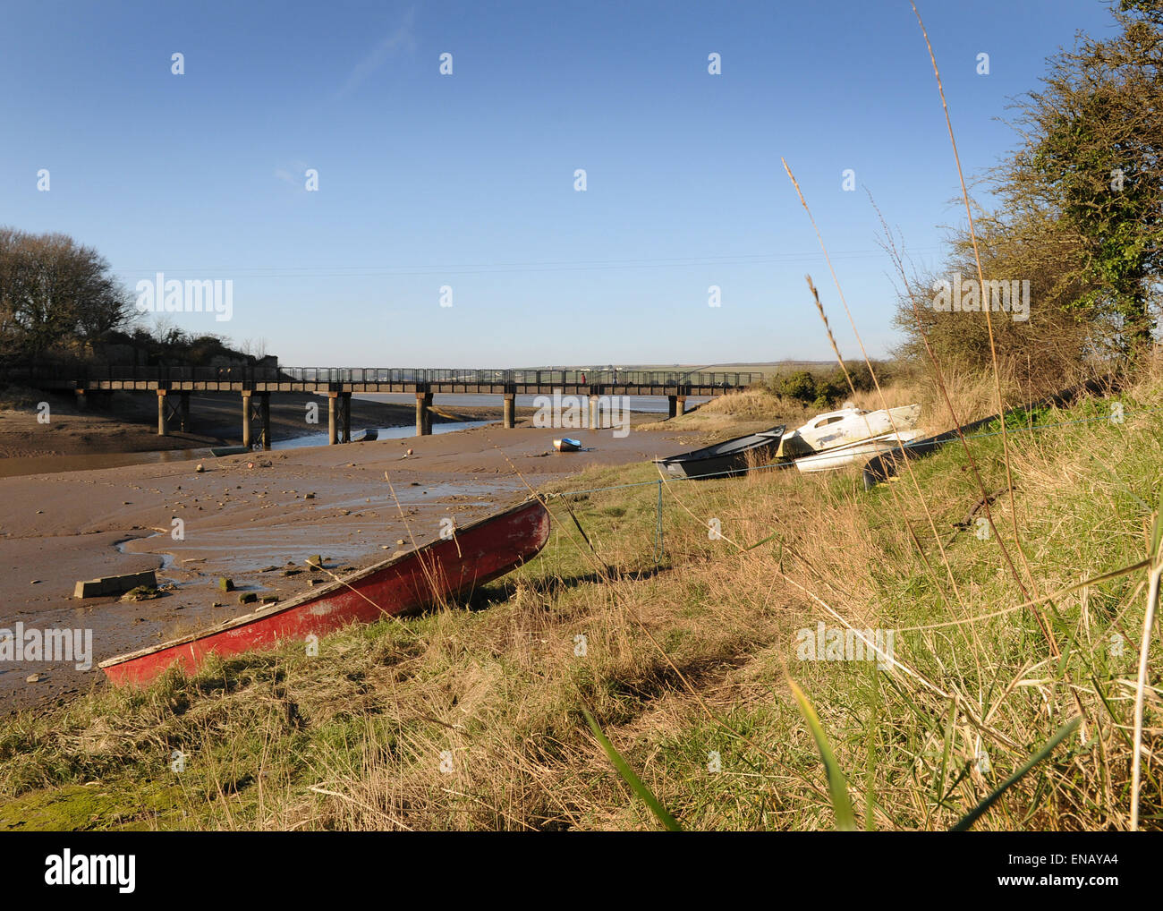 North Devon visualizza i cieli blu porta una molla come sentirsi a questa scena a Fremington Quay, Foto Stock