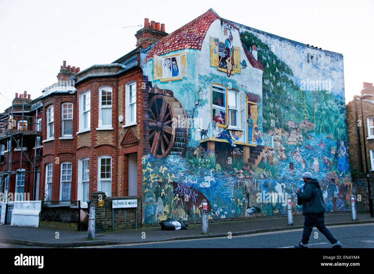 Grande Splash murale di strada in strada di Glenelg da Christine Thomas nel 1985 in Brixton a sud di Londra Foto Stock