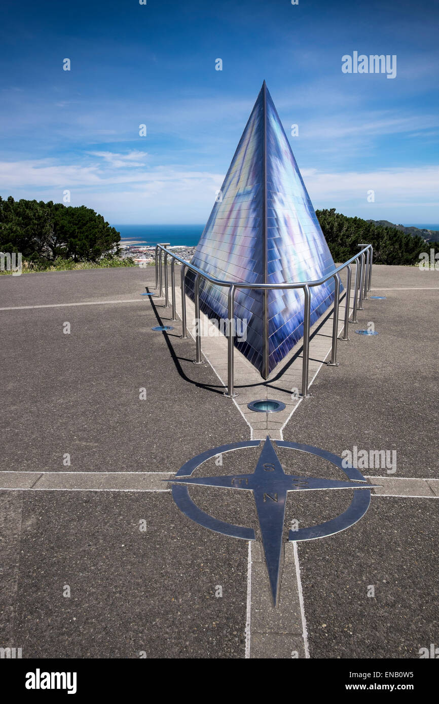 La Nuova Zelanda National Memorial dell Ammiraglio Richard E. Byrd sul Monte Victoria, Wellington, Nuova Zelanda. Artista di ceramica Dor Foto Stock