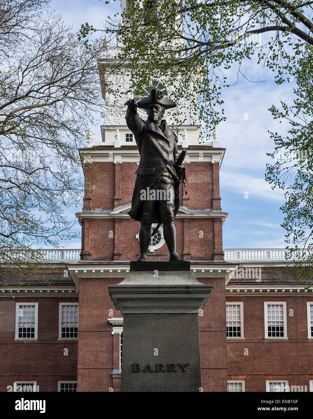 Independence Hall e Commodore Barry statua, Philadelphia, Pennsylvania, STATI UNITI D'AMERICA Foto Stock