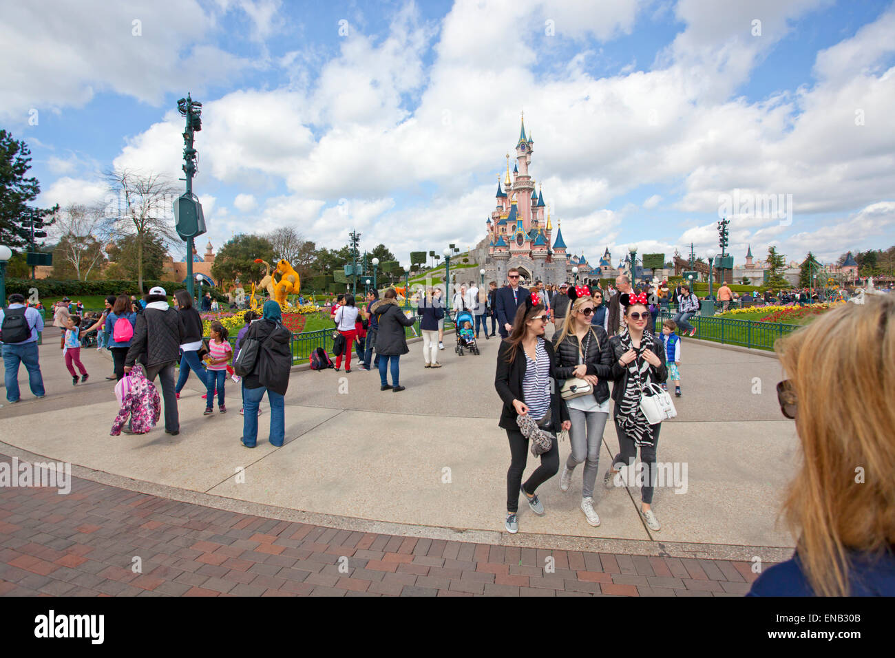 I visitatori a Fantasyland, Disneyland, Foto Stock