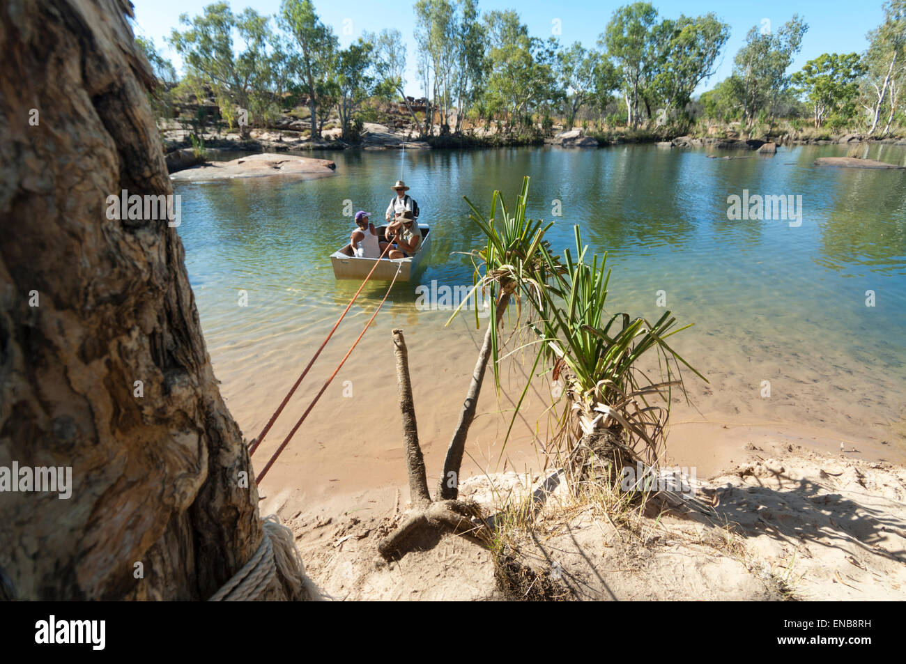Attraversamento di fiume, Mount Barnet Campeggio, Kimberley, Western Australia, WA, Australia Foto Stock