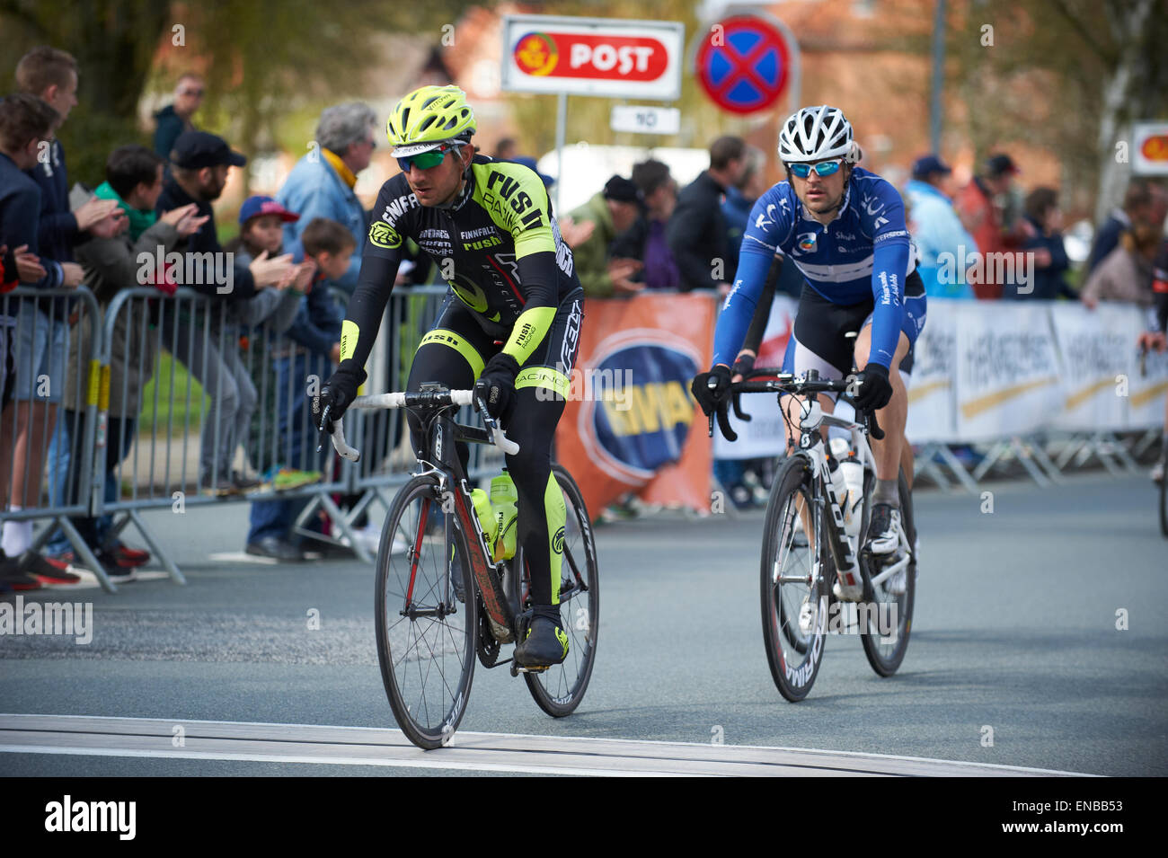 Viborg, Danimarca. Il 1 maggio, 2015. Gara ciclistica internazionale (UCI 1.2) Team Webike - CK Aarhus Finnfalz Team - Rush Racing Credit: Brian Bjeldbak/Alamy Live News Foto Stock