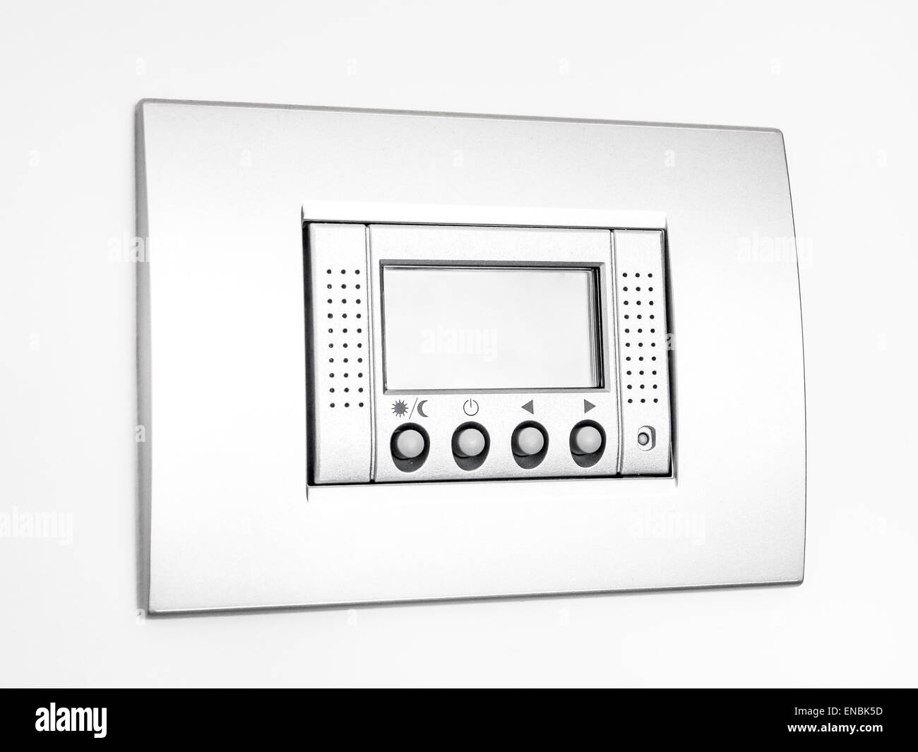 Digitale termostato vuota su sfondo bianco Foto Stock