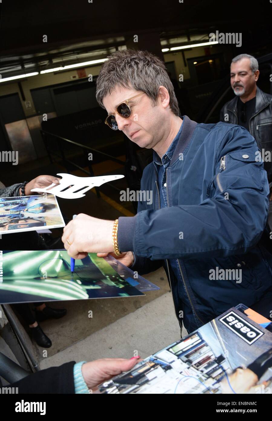 New York, NY, STATI UNITI D'AMERICA. Il 1 maggio, 2015. Noel Gallagher fuori e circa per celebrità Candids - Ven, New York, NY Maggio 1, 2015. Credito: Derek Storm/Everett raccolta/Alamy Live News Foto Stock