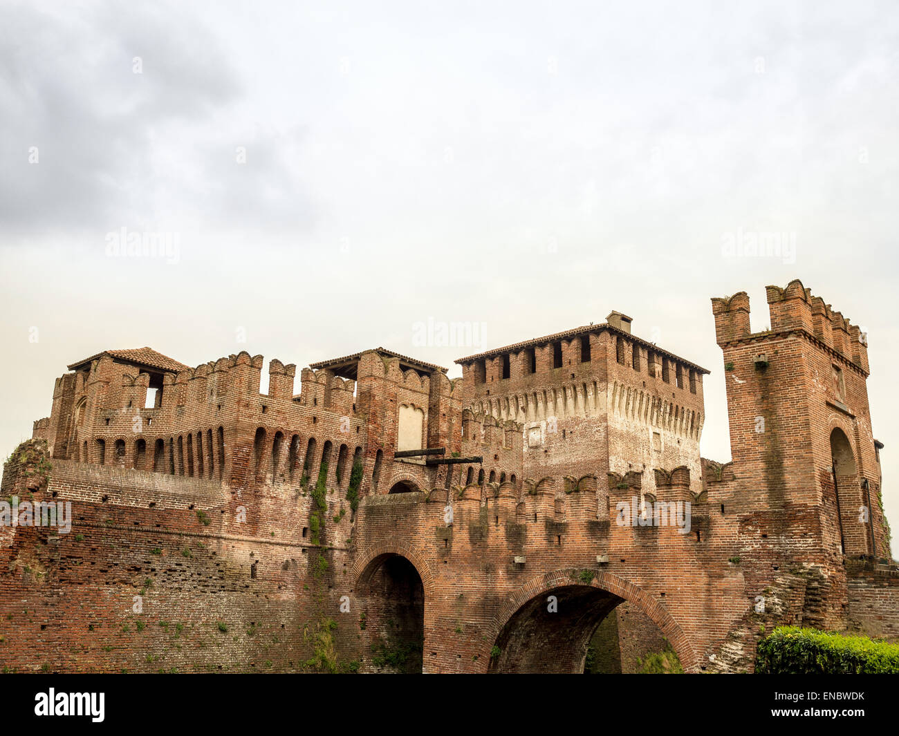 Soncino castello medievale ponte levatoio vista in Italia, Cremona Foto Stock