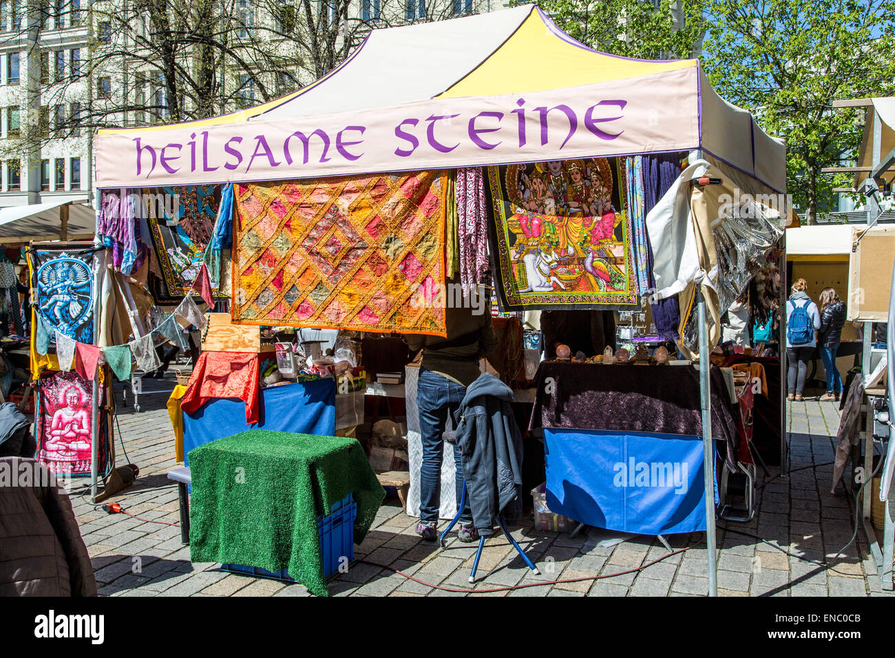 Hackescher Markt Berlin-center, bancarelle street market, guarigione pietre, esoterico, Berlino, Germania, Foto Stock