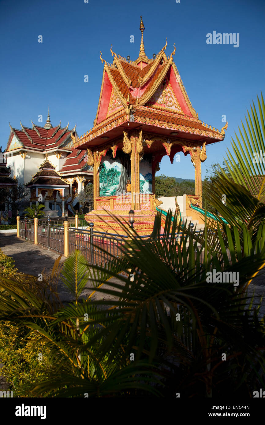 Nella motivazione di Wat Tham Fai, un tempio buddista della città di Pakse in Laos del sud. Foto Stock