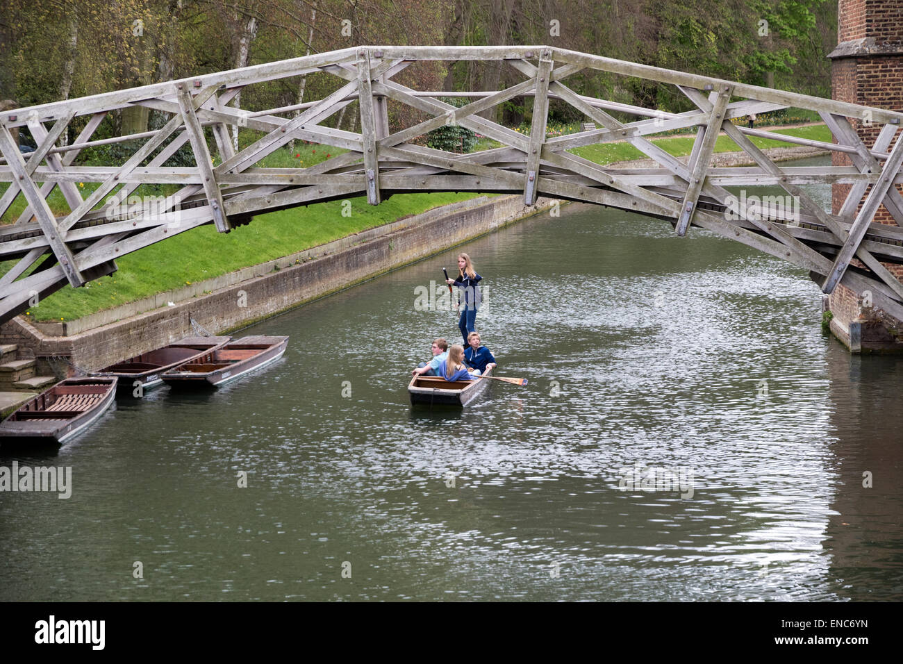 Ponte matematico conosciuto anche come il ponte di legno in Cambridge City Centre Foto Stock