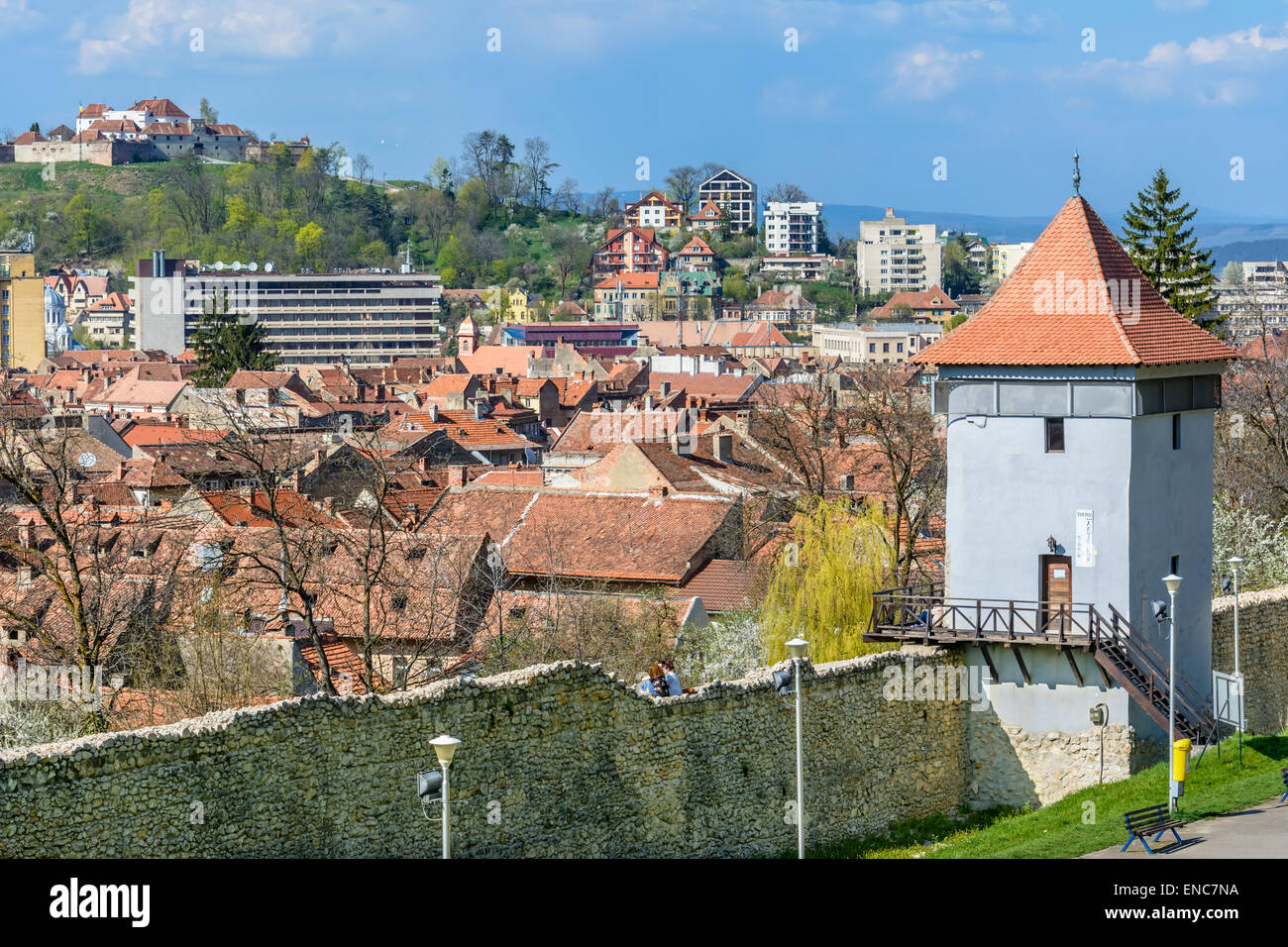 Brasov è il 8 più grande città rumena. Brasov si trova nella parte centrale del paese. È circondato da Sud Foto Stock