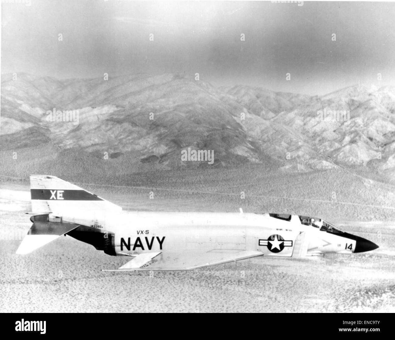 L'immagine mostra il McDonnell Douglas F-4A Phantom II, numero di serie 143390. Questo aereo faceva parte della prima flotta F-4 Phantom, che servì con l'esercito degli Stati Uniti negli anni '1960 L'F-4A era un predecessore dei modelli successivi, come l'F-4B e l'F-4J, utilizzati ampiamente durante la guerra del Vietnam. Foto Stock