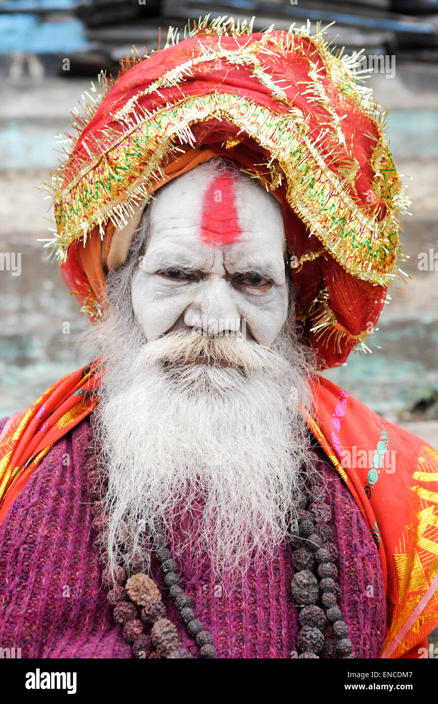 Varanasi, India 27 Gennaio 2015 uomo santo in posa a Varanasi, il