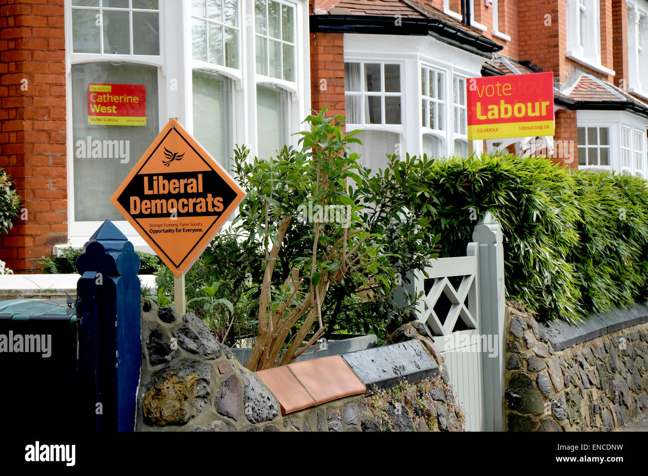 Partito politico commissioni al di fuori di un 1,5 milioni di sterline in più case a Muswell Hill Londra Foto Stock