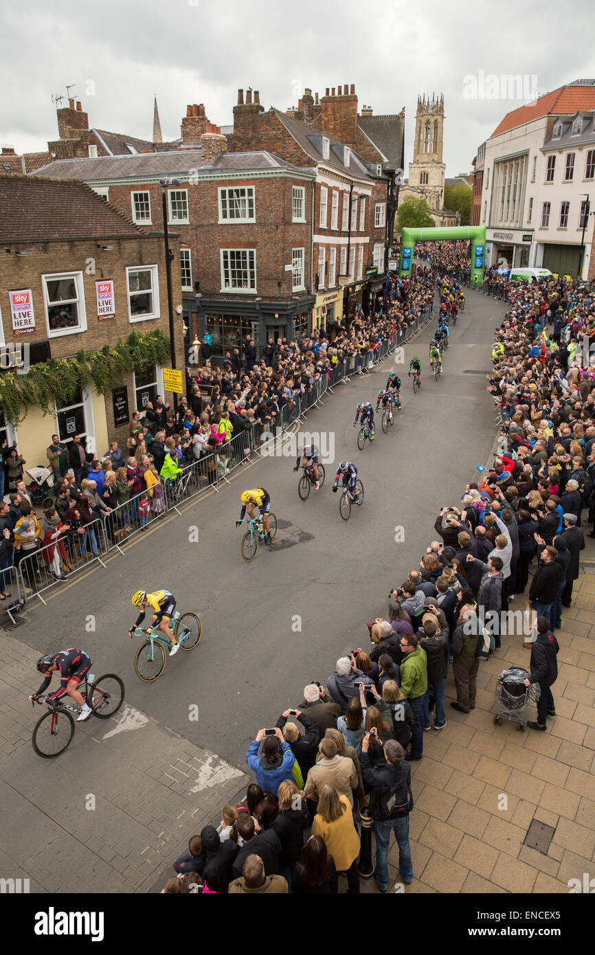 Escursioni in bicicletta la Tour de Yorkshire passa attraverso il centro di York. Foto Stock