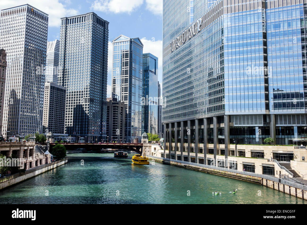 Chicago Illinois,Michigan Avenue,Chicago River,skyline,grattacielo,Trump International Hotel & Tower,lusso,hotel,Leo Burnet building,modernista,archit Foto Stock