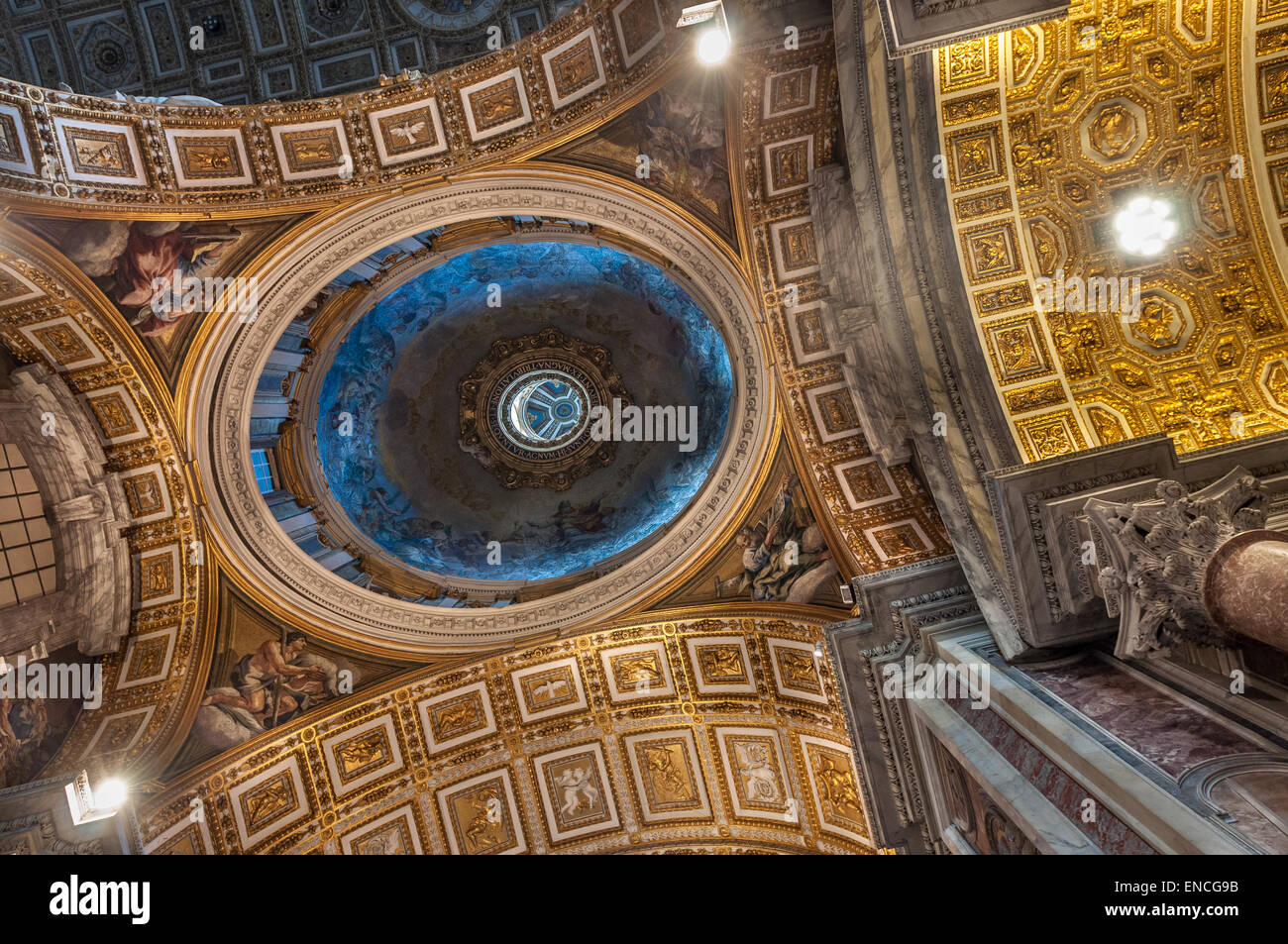 Affresco nella cupola di una chiesa a roma italia Foto Stock