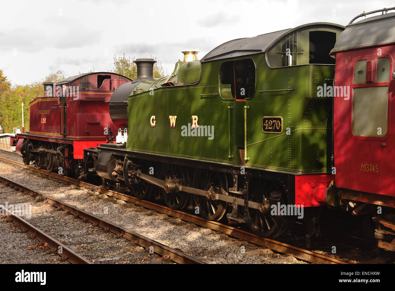 GWR locos n. 5521, visto qui come n. L150, n. 4270, in attesa di testa doppia di un treno per Bitton. Foto Stock