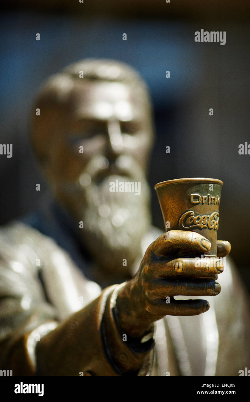 'Centro città Atlanta in Georga USA statua in bronzo di John Stith Pemberton Luglio 1831 - Agosto 1888 era un farmacista americano ed è Foto Stock