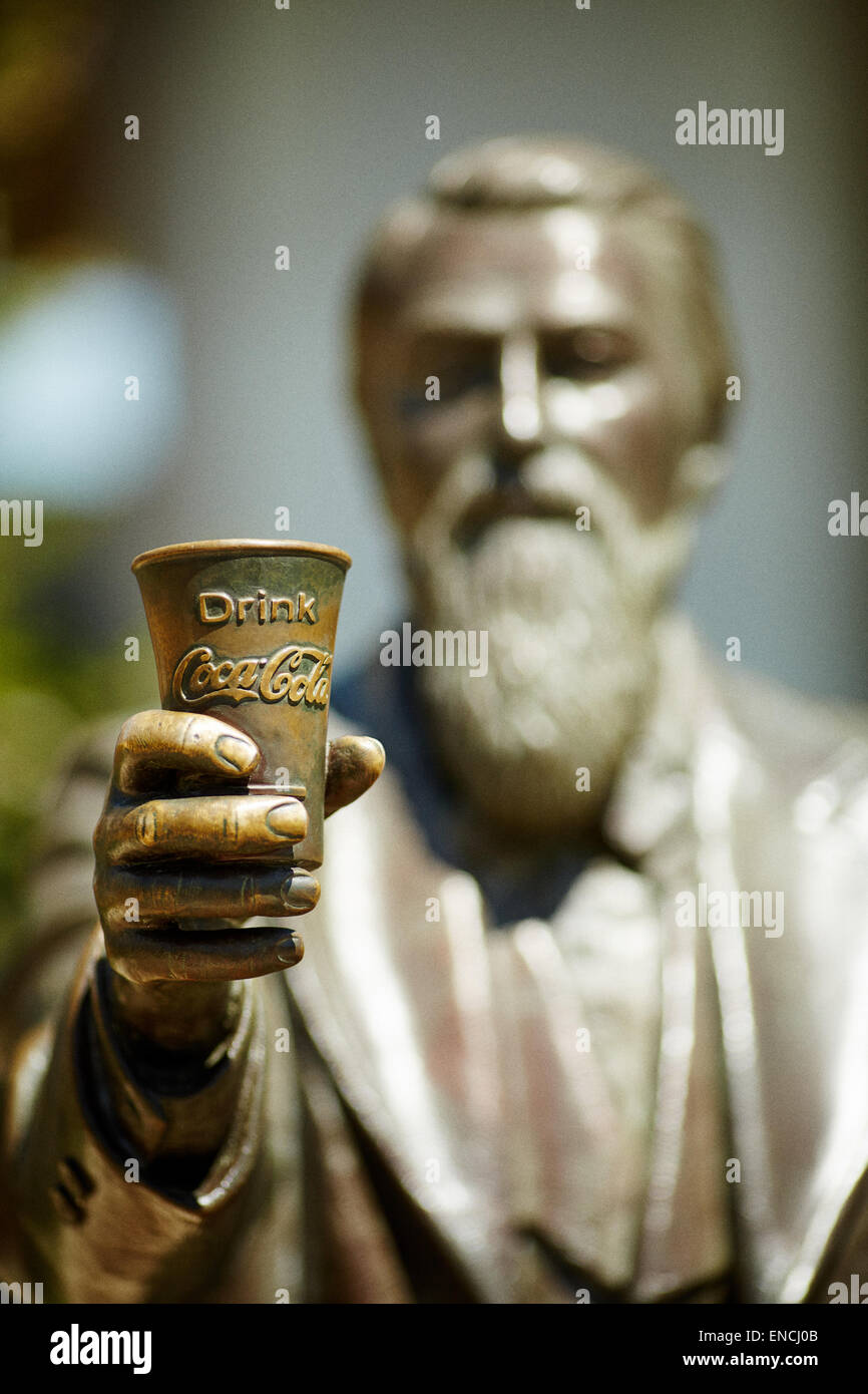 'Centro città Atlanta in Georga USA statua in bronzo di John Stith Pemberton Luglio 1831 - Agosto 1888 era un farmacista americano ed è Foto Stock