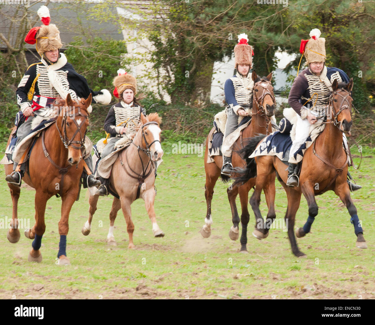 La Anglesey ussari ricreando una carica di cavalleria da troopers del VII ussari che hanno combattuto a Warterloo sotto Enrico Paget Foto Stock
