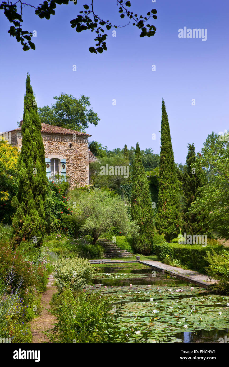 Giardino italiano e affascinante casa nella campagna francese Foto Stock