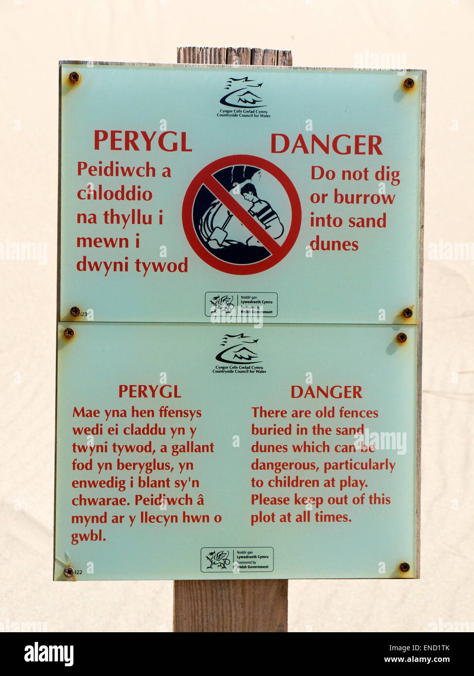 No lo scavo in dune di sabbia del segno di avvertimento Wales UK Foto Stock