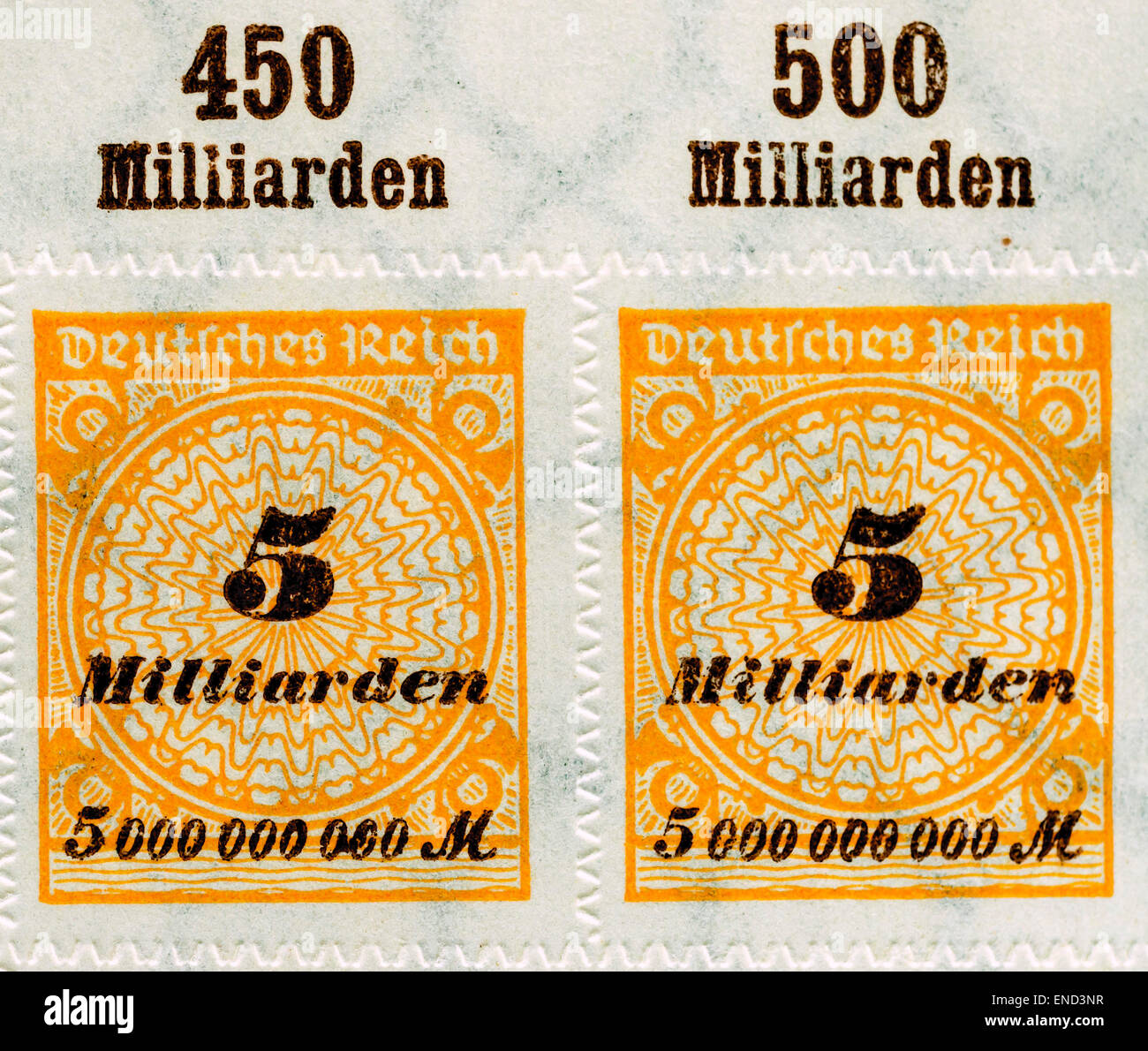 Coppia inutilizzati del 1923 Tedesco 5,000,000,000 Marchio "iper-inflazione" francobolli - Germania. Foto Stock