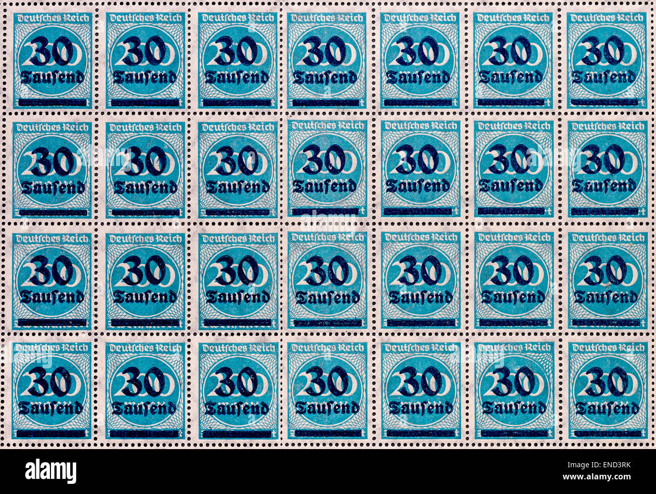Il blocco di inutilizzati 1923 30.000 tedesco Mark sovradipinta "iper-inflazione" francobolli - Germania. Foto Stock